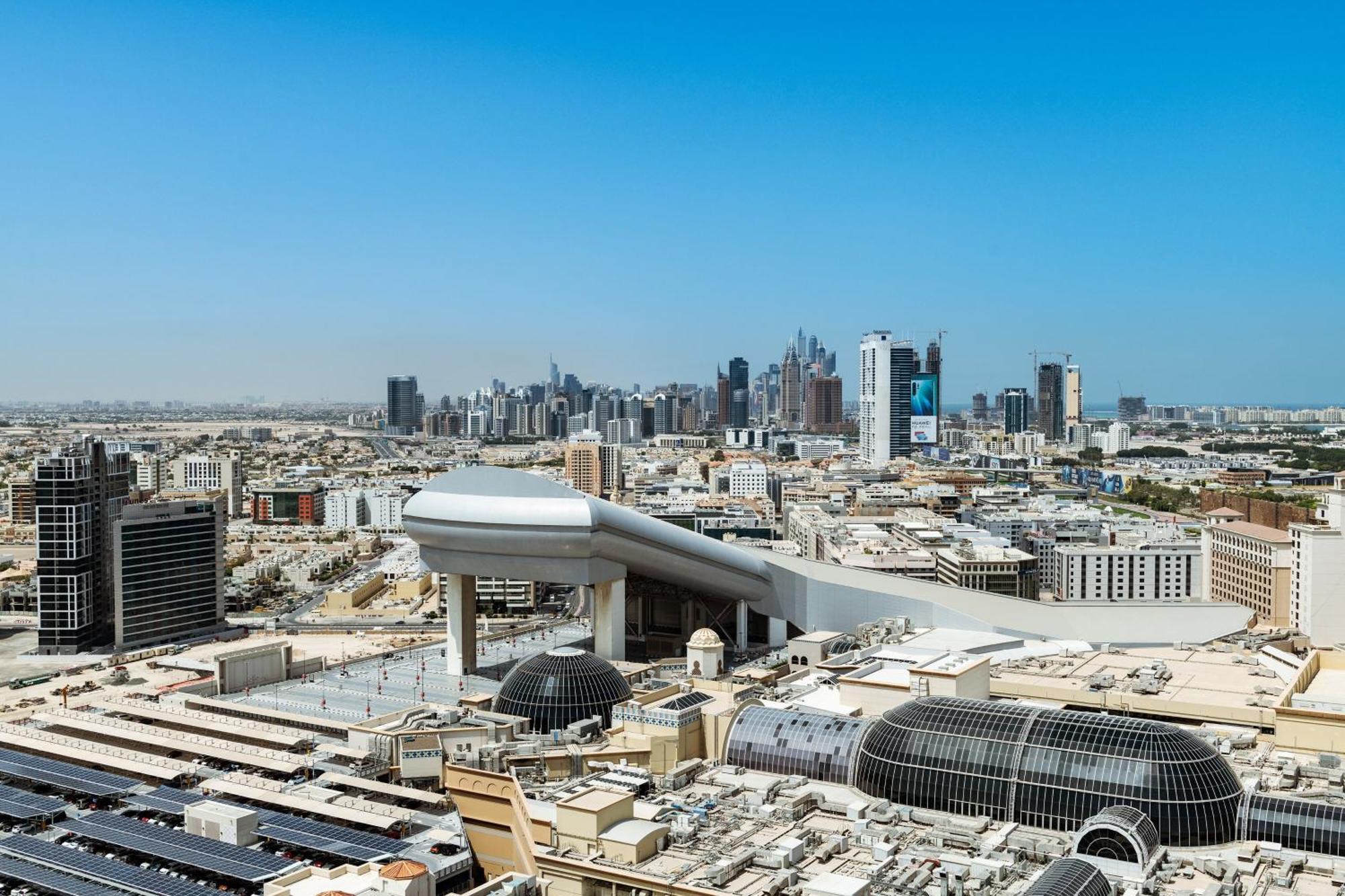 Sheraton Mall Of The Emirates Hotel, Dubai Exterior photo Dubai skyline